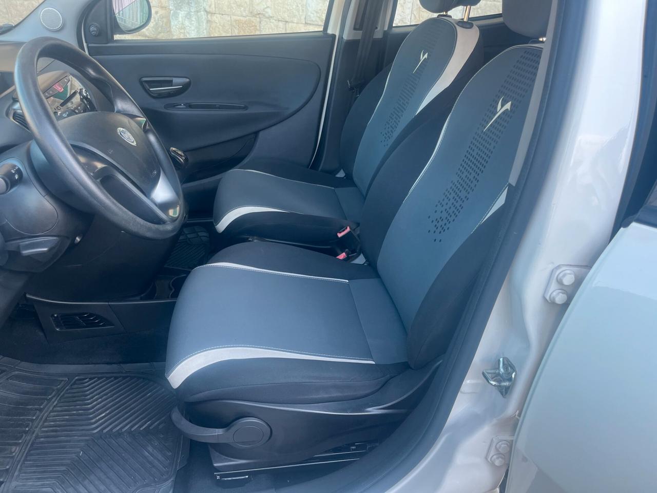 Lancia Ypsilon 1.2 69 CV 5 porte X NeoPatentati