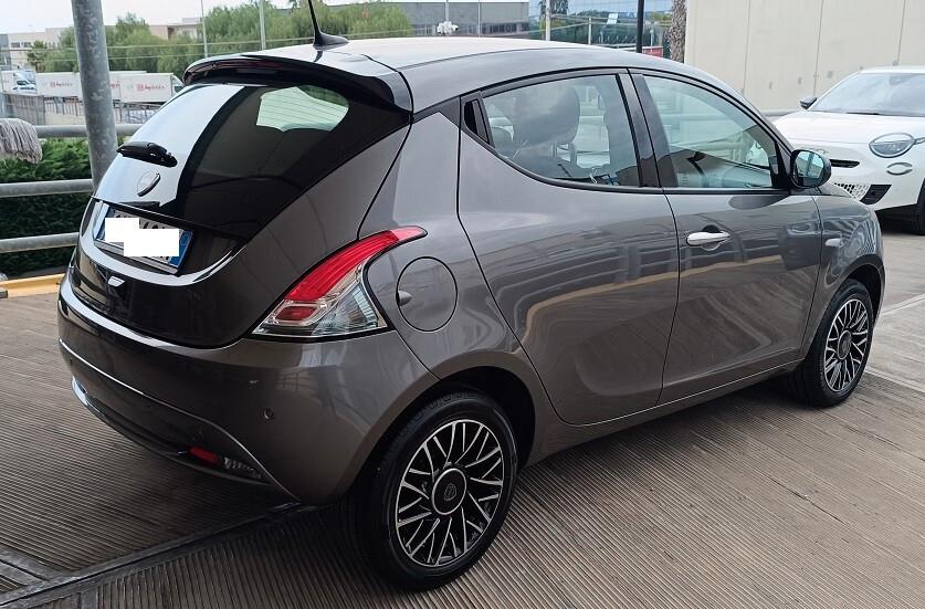 Lancia Ypsilon 1.0 FireFly 5 porte S&S Hybrid Platino