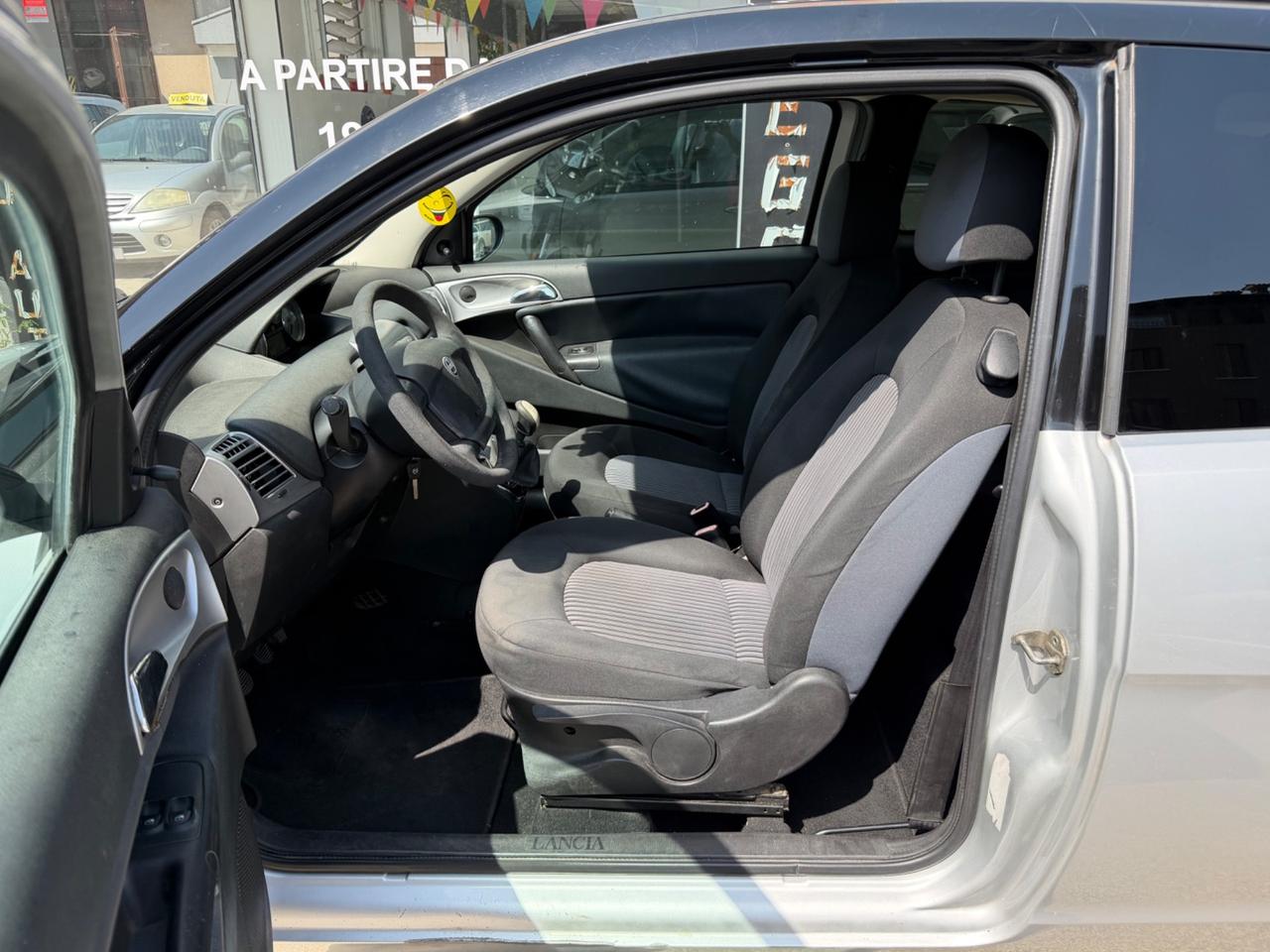 Lancia Ypsilon 1.2 B-colore- cinghia sostituita-neopatentati-Garanzia