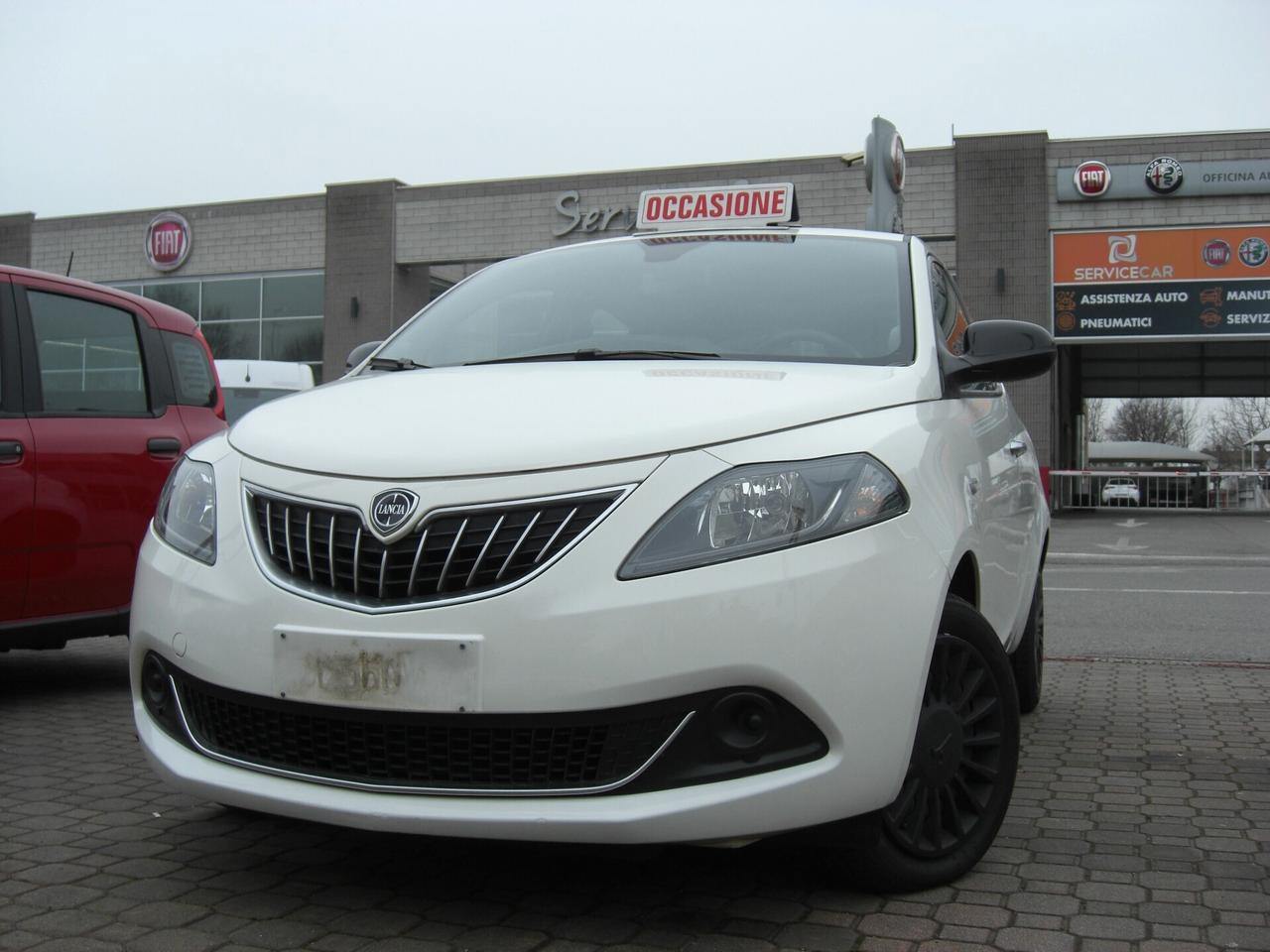 Lancia Ypsilon 1.0 5 porte Hybrid Silver