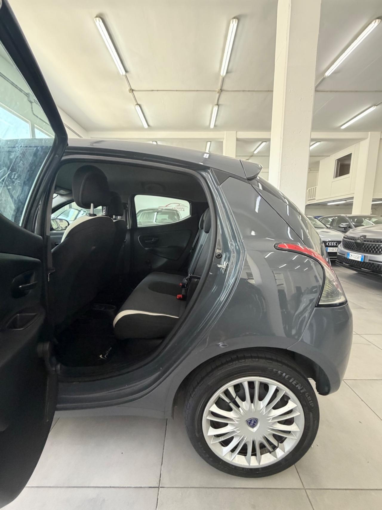 Lancia Ypsilon 1.3 MJT 95 CV 5 p. Platinum FINANZIABILE