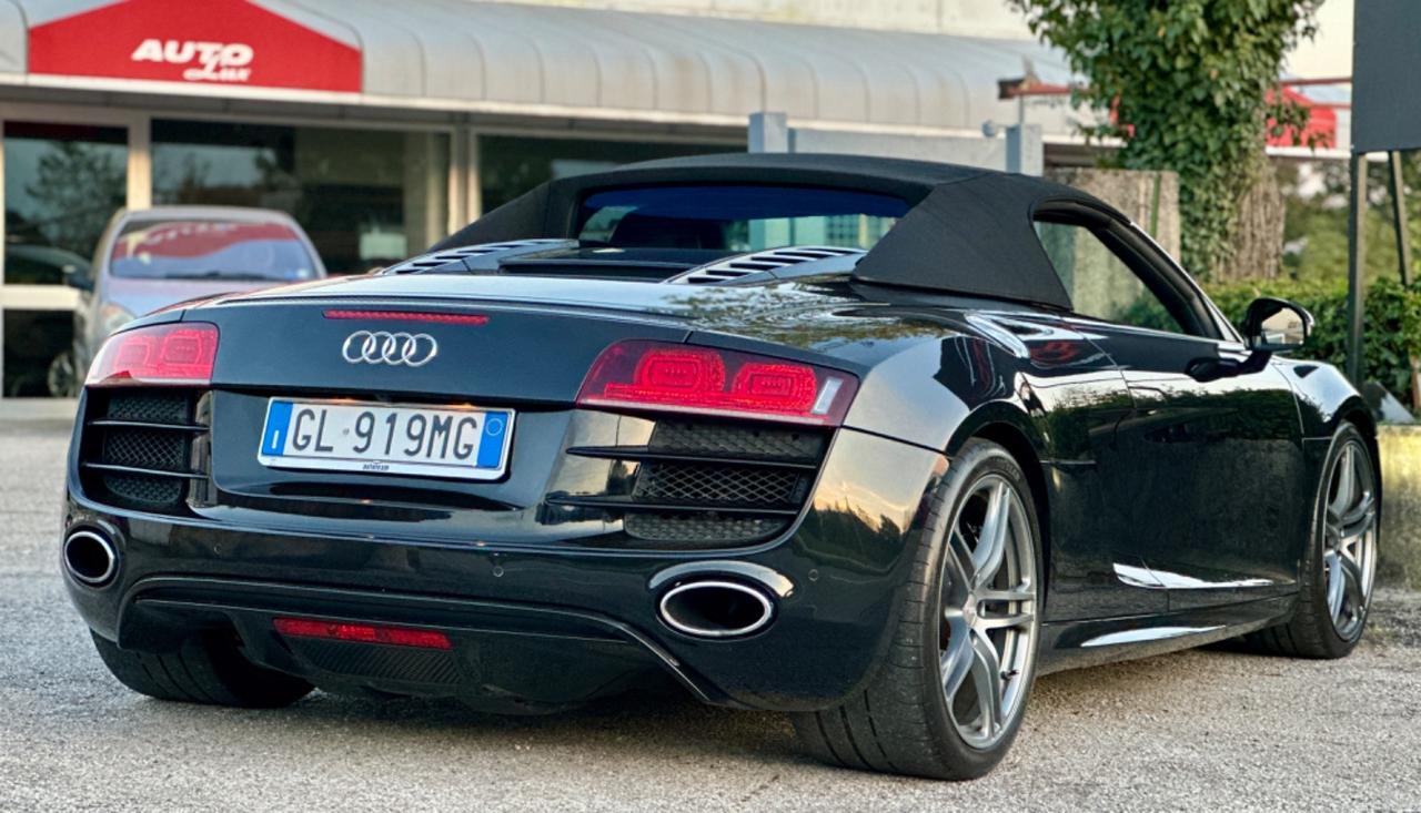 AUDI R8 Spyder 5.2 V10 FSI quattro R tronic 2011