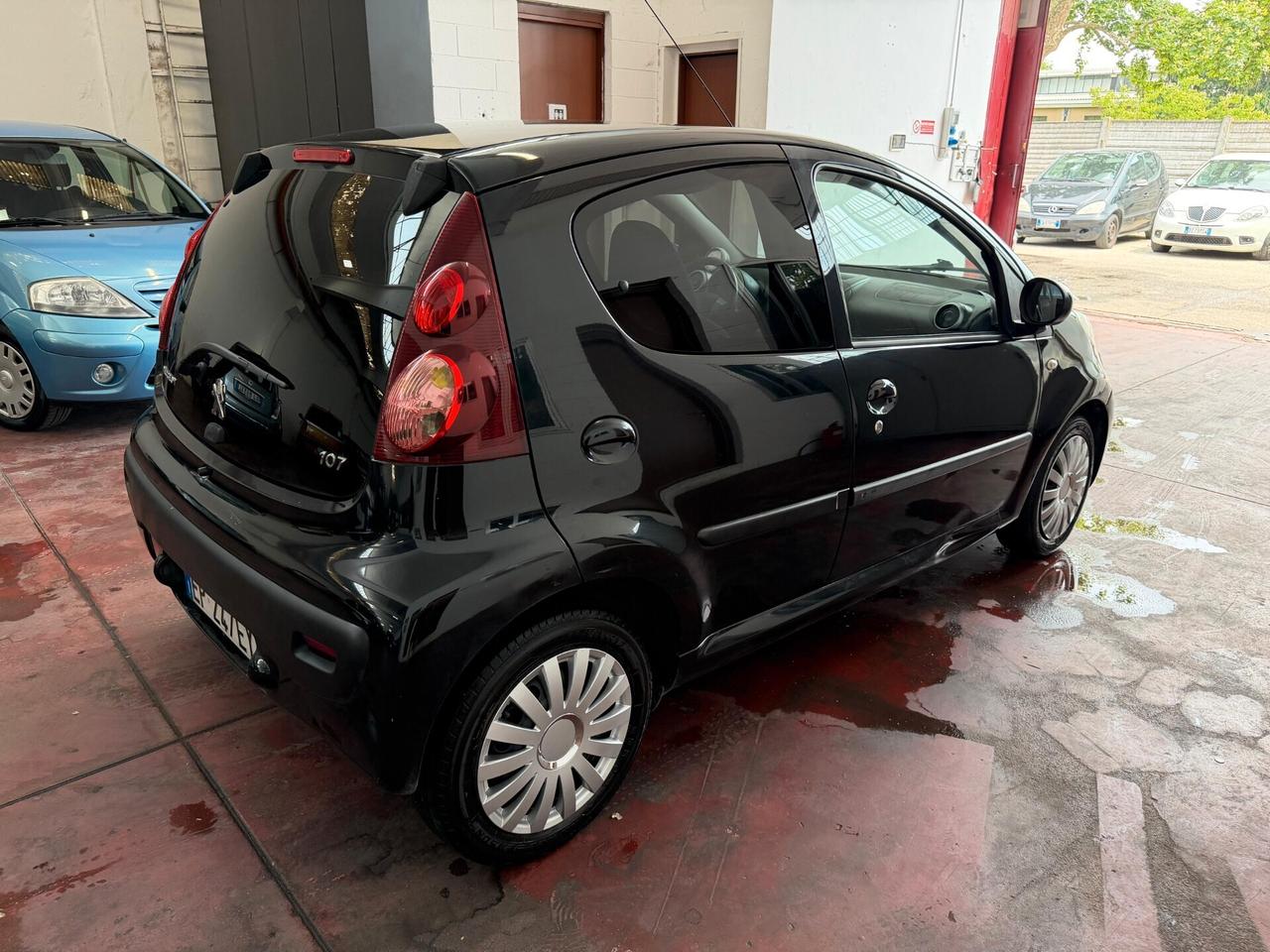 Peugeot 107 1.0 68CV 5p. Superga neopat