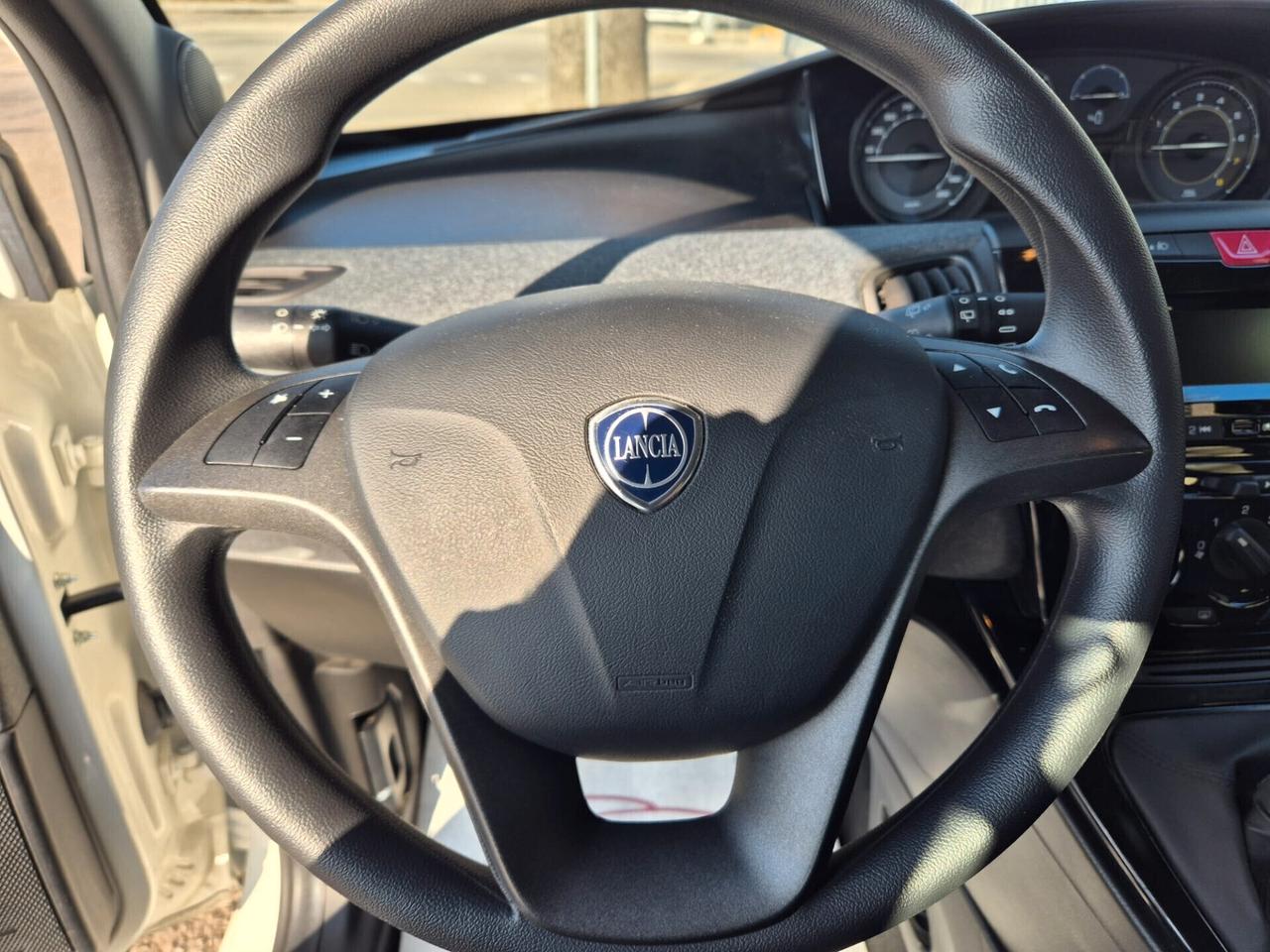 Lancia Ypsilon 1.0 FireFly 5 porte S&S Hybrid Silver