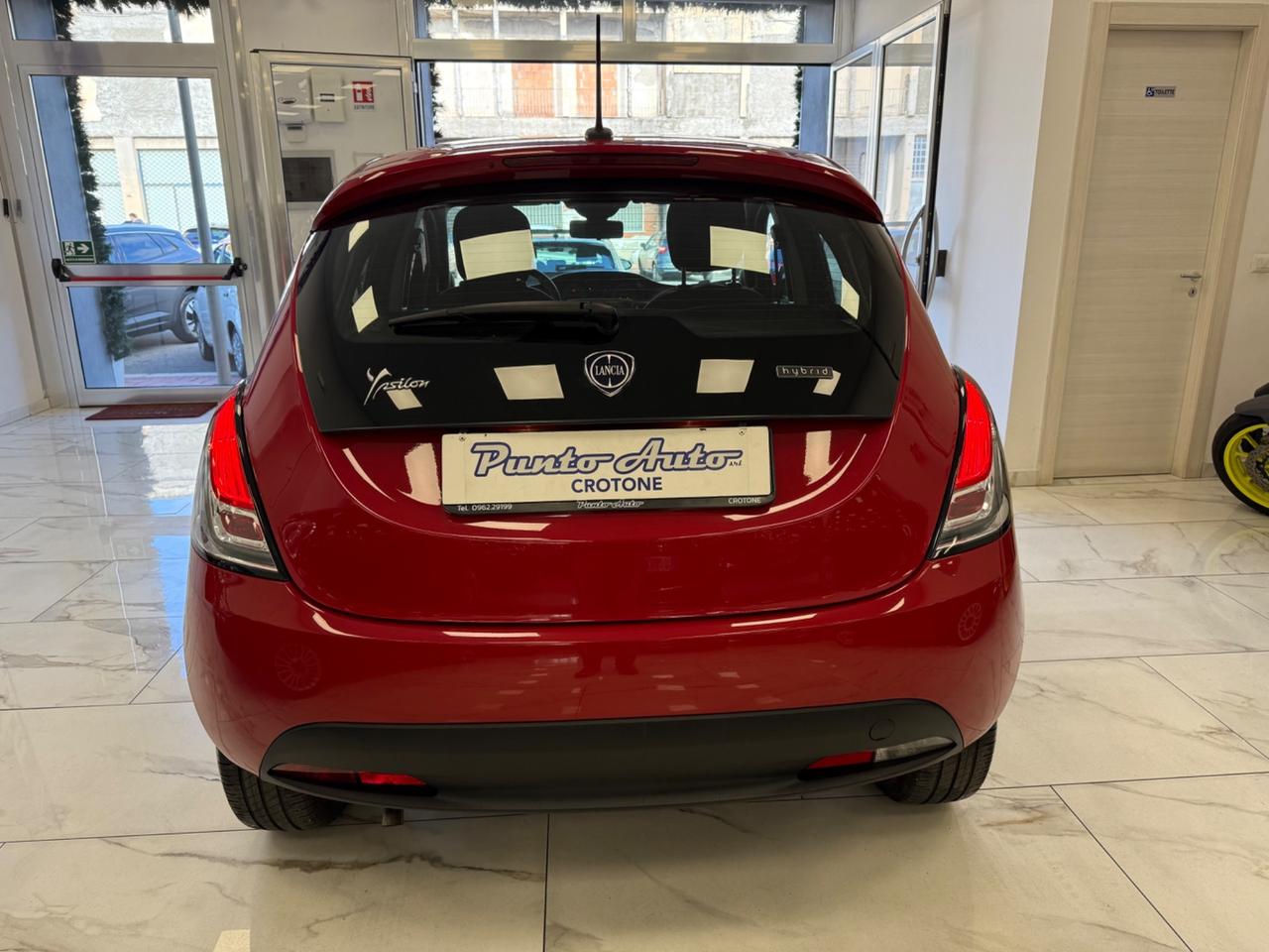 Lancia Ypsilon 1.0 FireFly 5 porte S&S Hybrid Silver