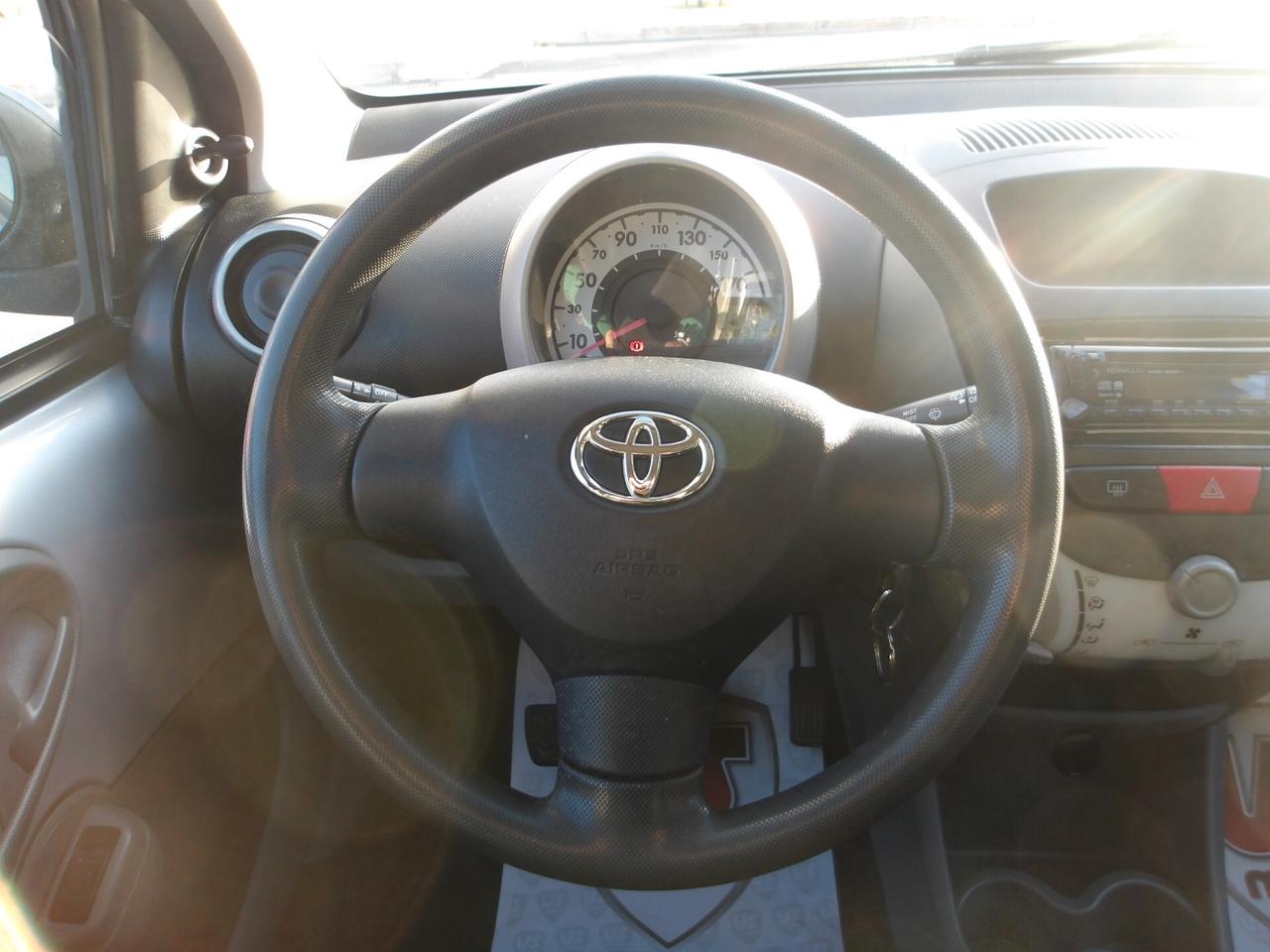 TOYOTA AYGO 1.0 BENZ-2007