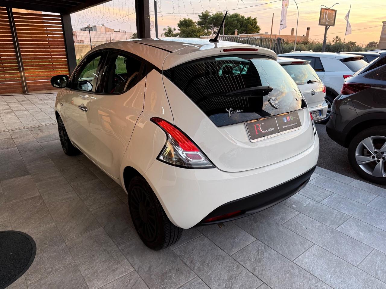 Lancia Ypsilon 1.0 FireFly 5 porte S&S Hybrid Ecochic A. Ferretti