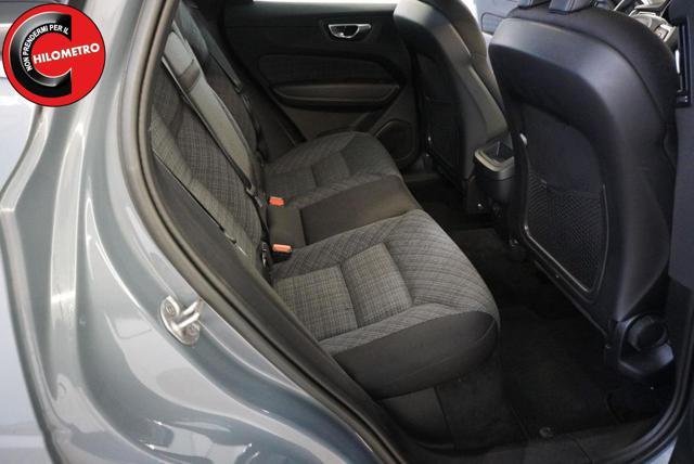 VOLVO XC60 B4 (d) automatico Momentum