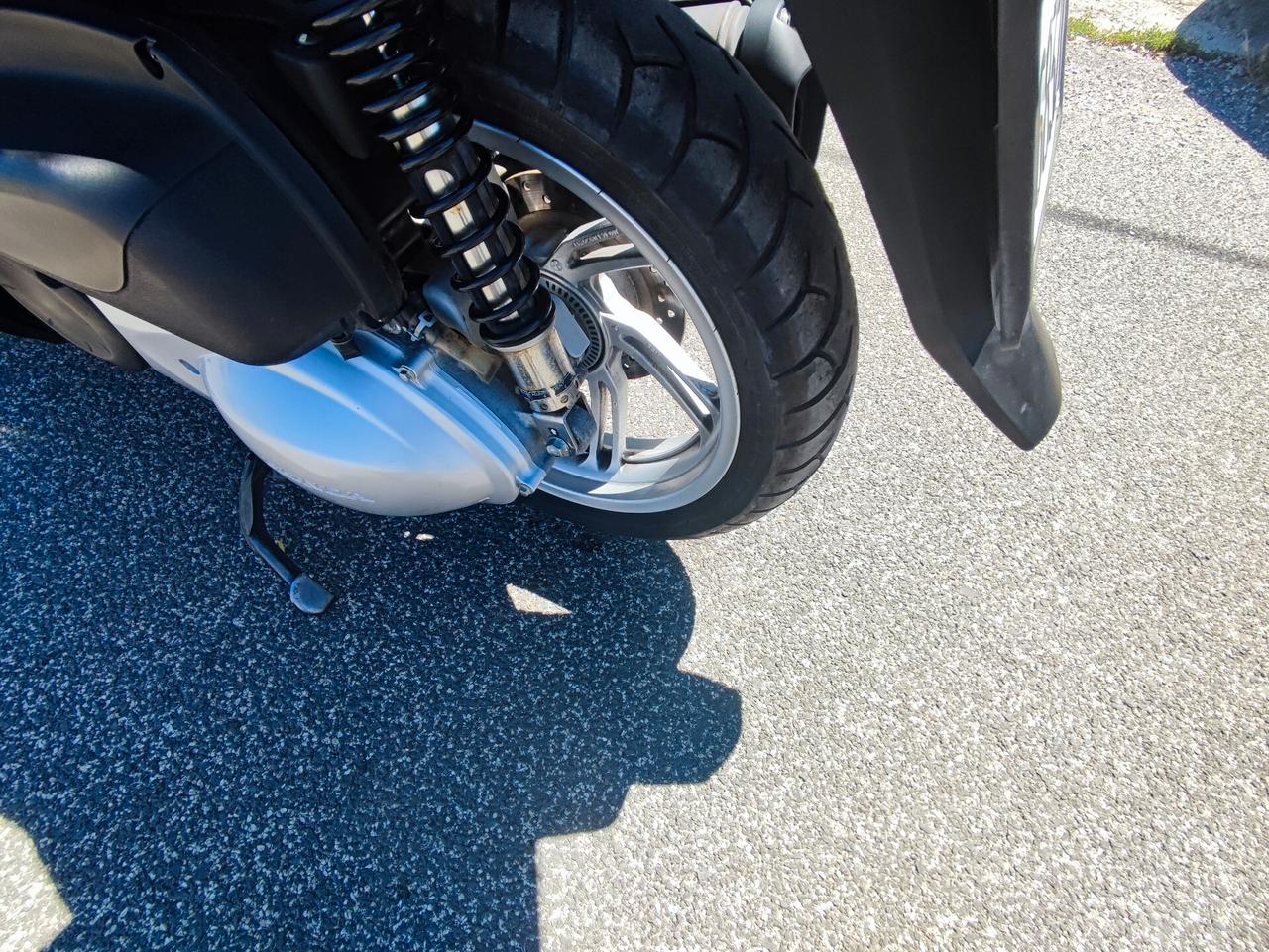 Honda SH 300 i HONDA SH 300I START E STOP
