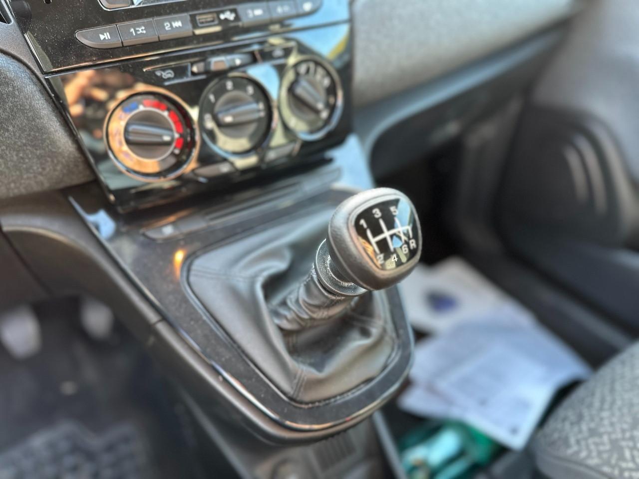 LANCIA Ypsilon III 2021 - Ypsilon 1.0 firefly hybrid Silver s&s 70cv