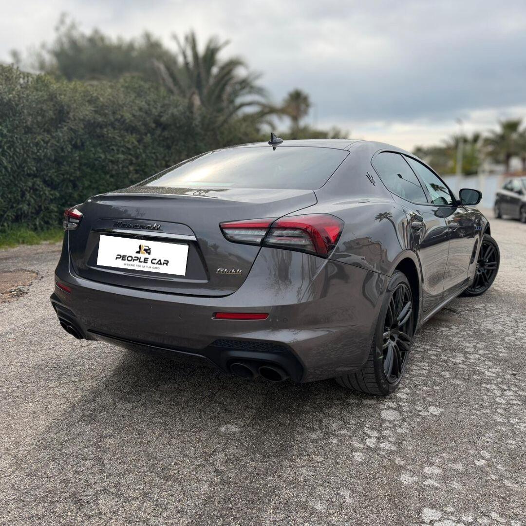 Maserati Ghibli 330 CV MHEV GT