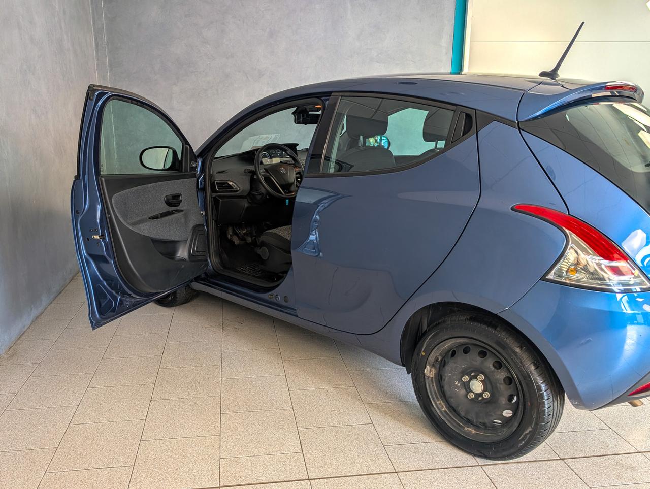 Lancia Ypsilon 1.0 Hybrid 70cv Silver