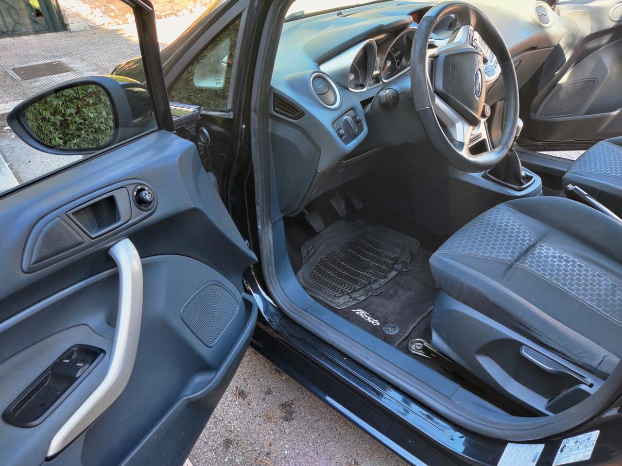 Ford Fiesta 1.4 5 porte Bz.- GPL Titanium