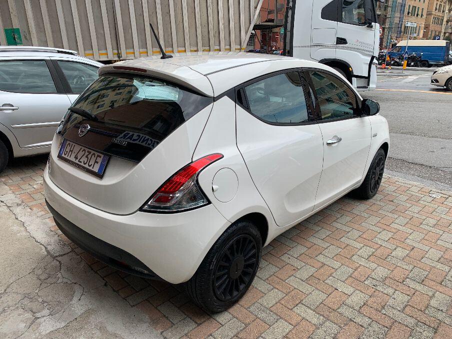 Lancia Ypsilon 1.0 FireFly 5 porte S&S Hybrid Silver Plus