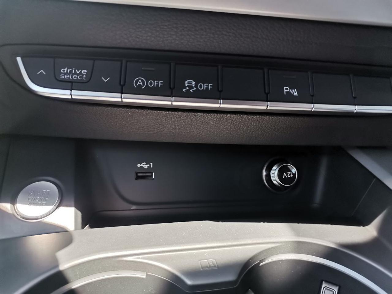 Audi A4 Avant 40 TDI S tronic TOTAL BLACK