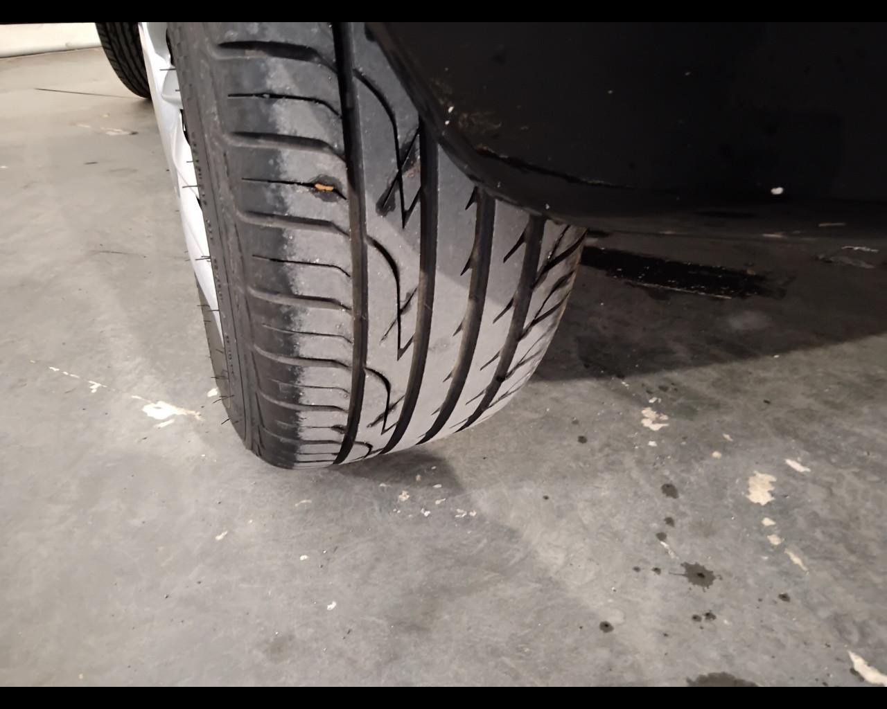 LANCIA Ypsilon II 2007 - Ypsilon 1.2 8v New Oro (oro)