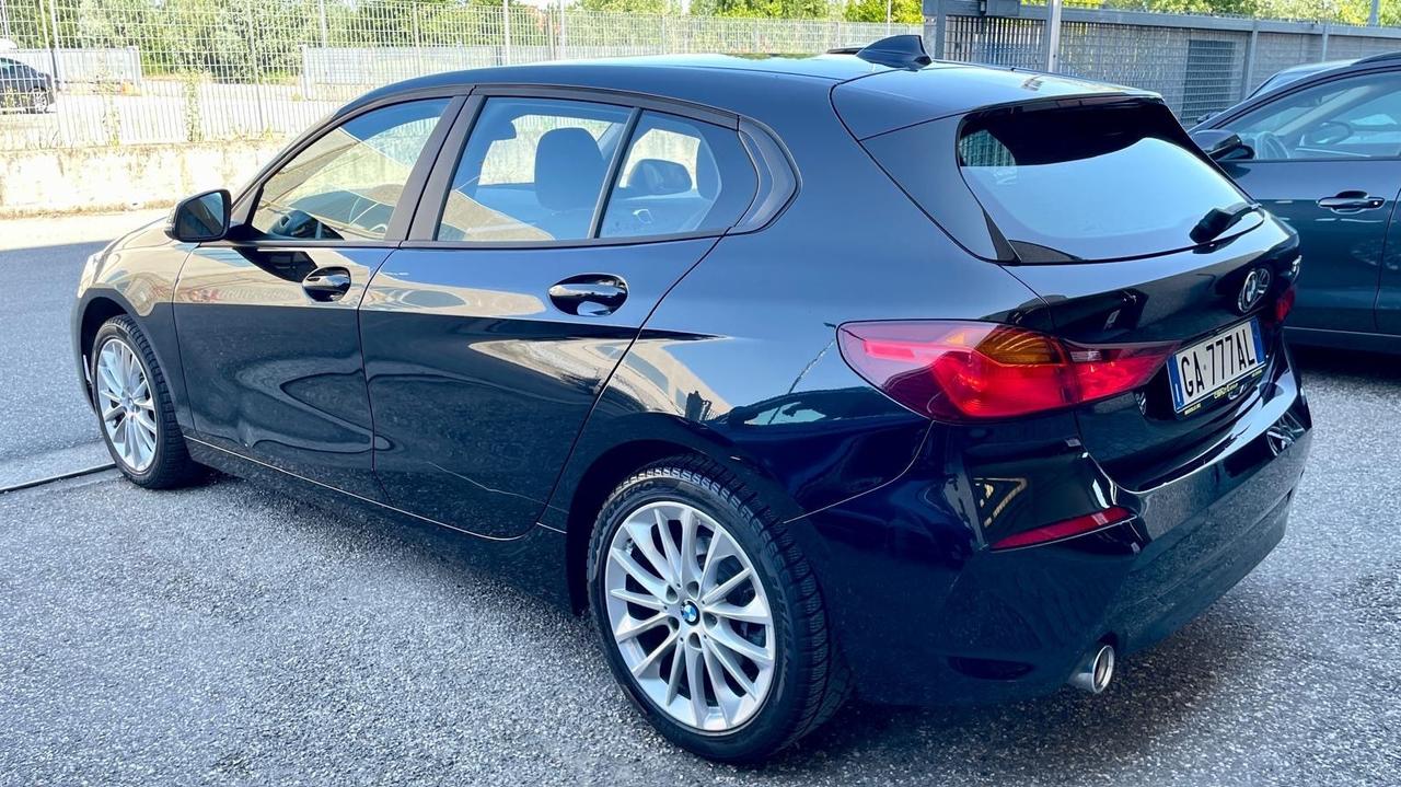 Bmw 116 116d 5p. Advantage LED