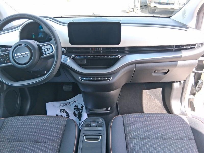 Fiat 500 500e Berlina 42 kWh Icon (575)