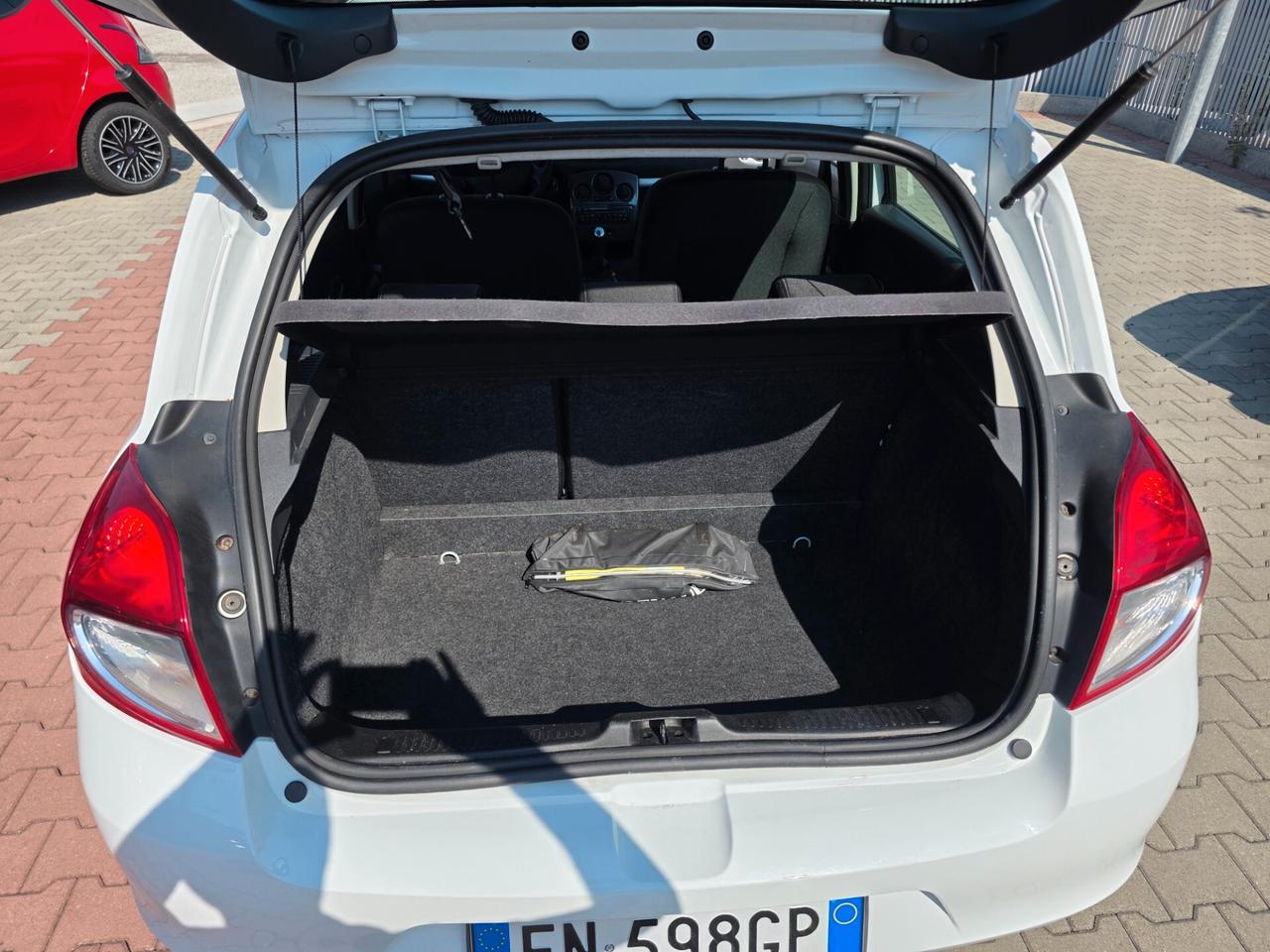 Renault Clio 1.2 75CV perfetta e garantita 12 mesi
