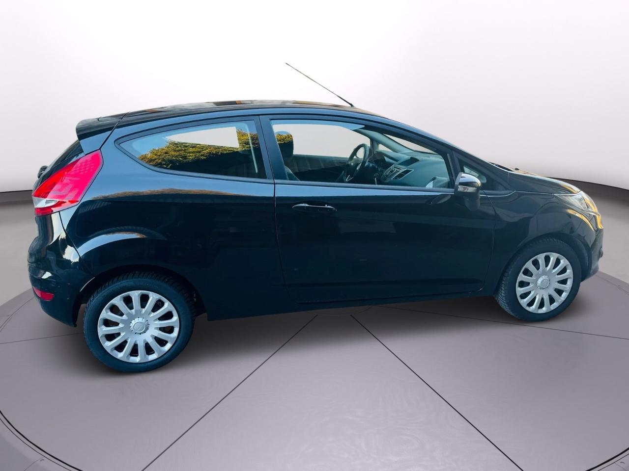 Ford Fiesta titanium 1.2 benzina 2010 90.000 km neo patentati