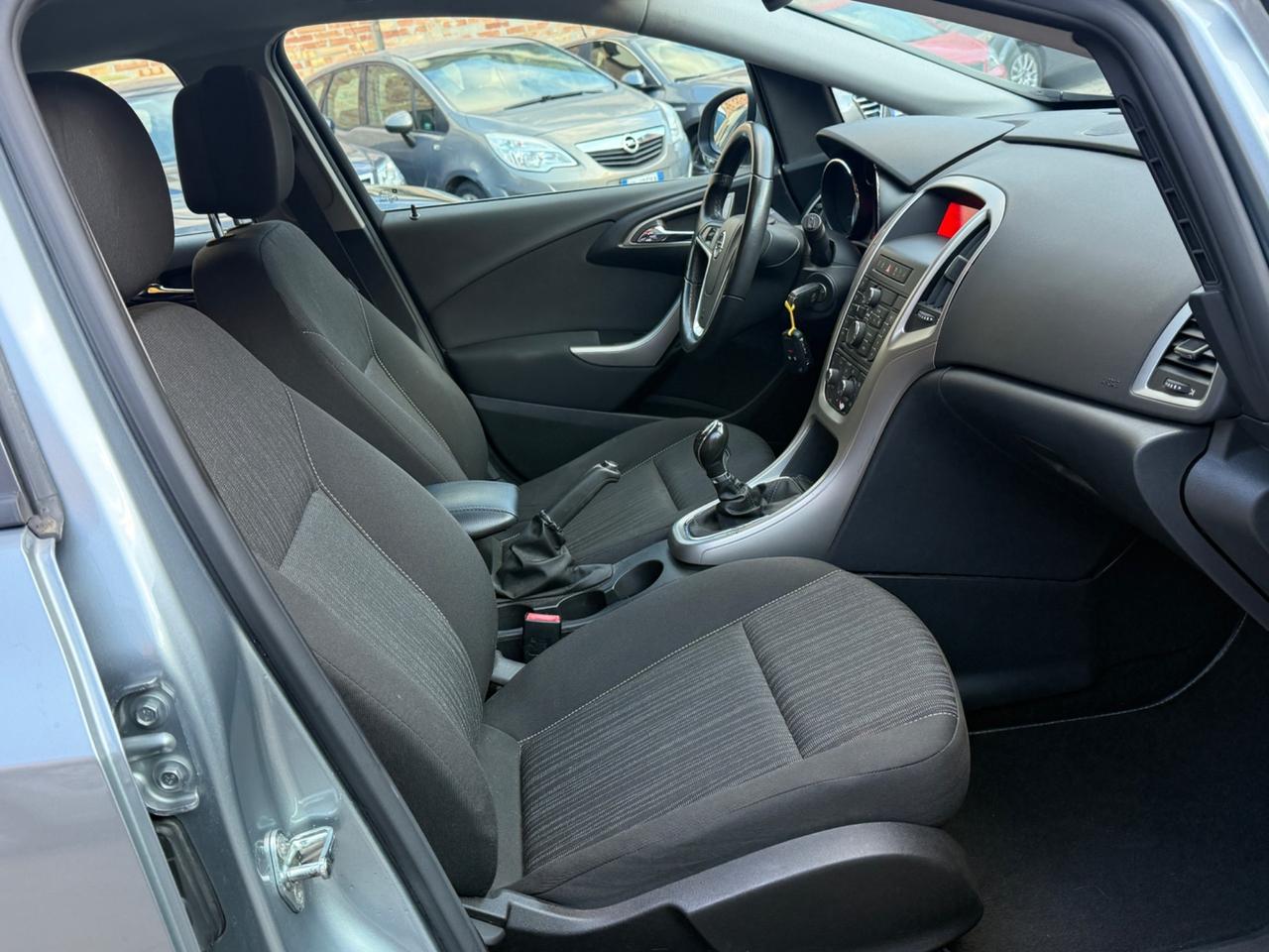 Opel Astra 1.4 100CV 5 porte Cosmo - Neopatentati