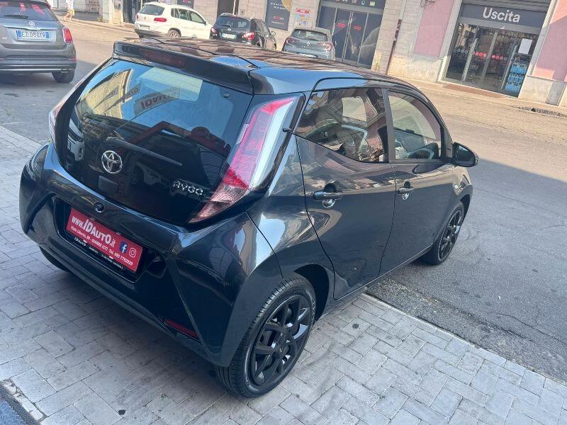 Toyota Aygo 1.0 VVT-i 69 CV 5 porte x-black
