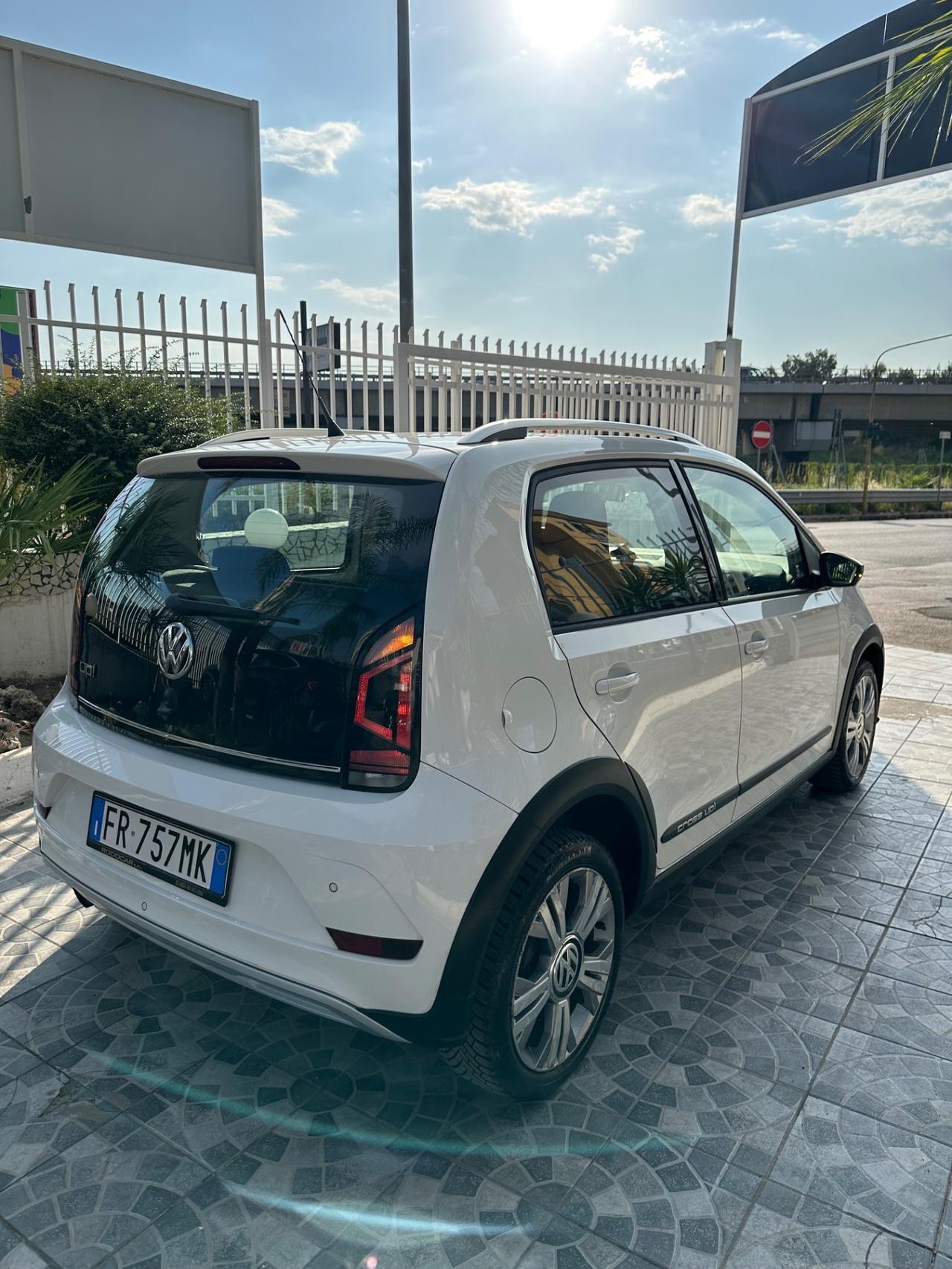 Volkswagen up! 1.0 75 CV 5p. cross up!