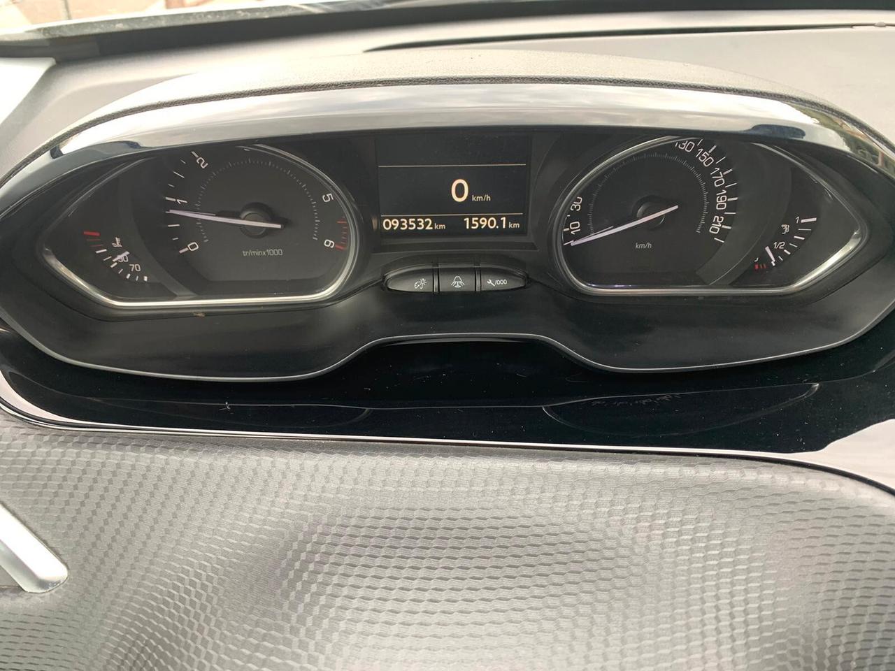 Peugeot 2008 BlueHDi 120 S&S Allure