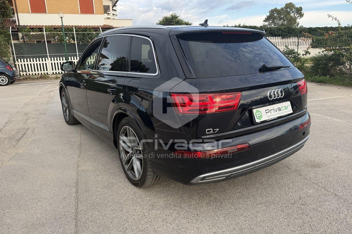 AUDI Q7 e-tron 3.0 TDI quattro tiptronic Business Plus