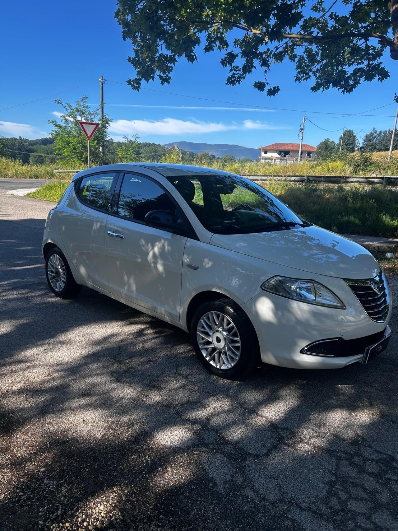 Lancia Ypsilon 1.2 69 CV 5 porte S&S Silver