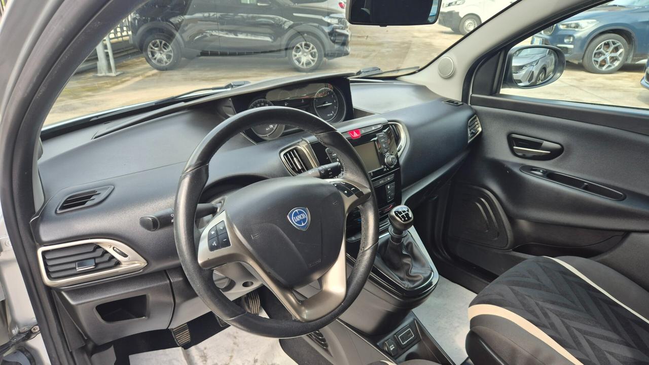 Lancia Ypsilon 1.2 69 CV 5 porte Gold