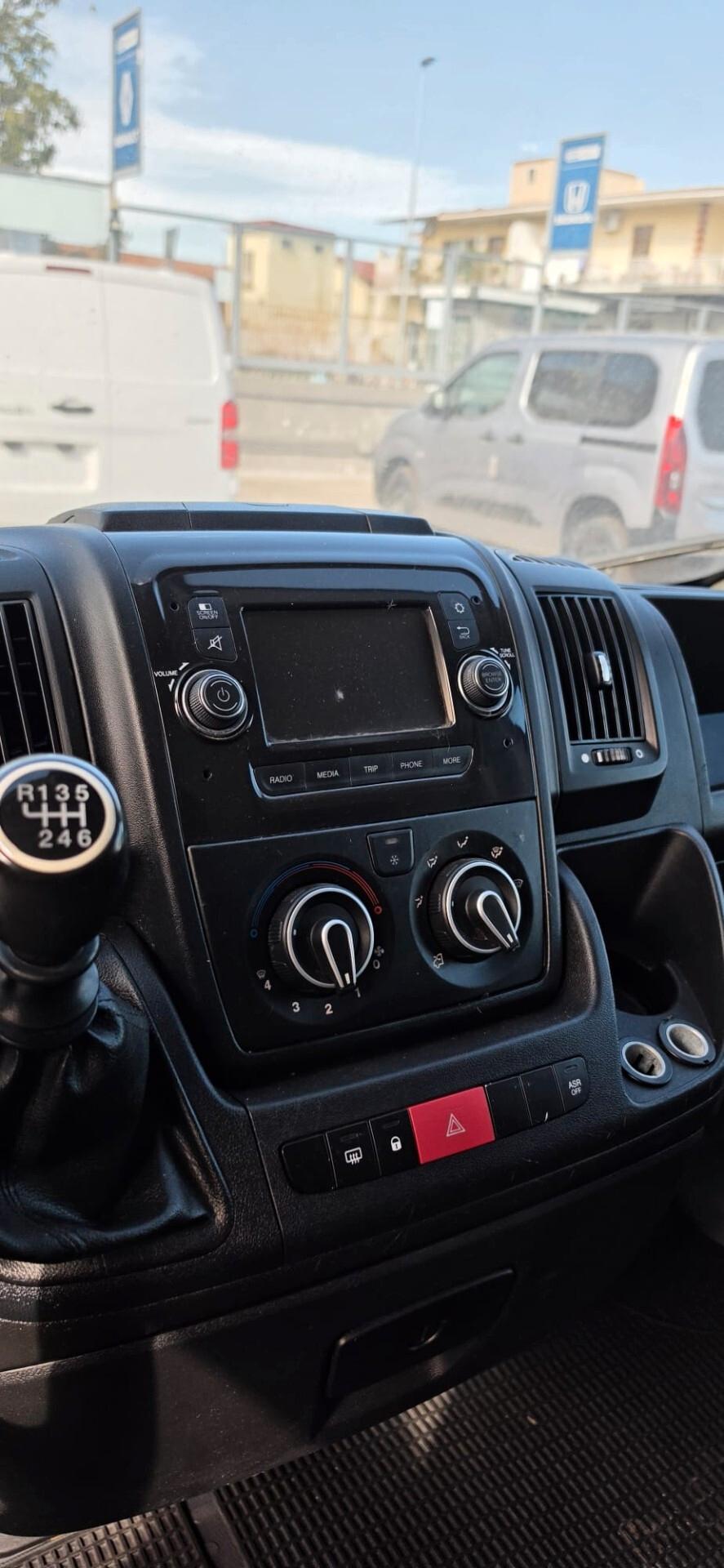 Peugeot Boxer corto tetto basso 2.2 hdi 140 CV