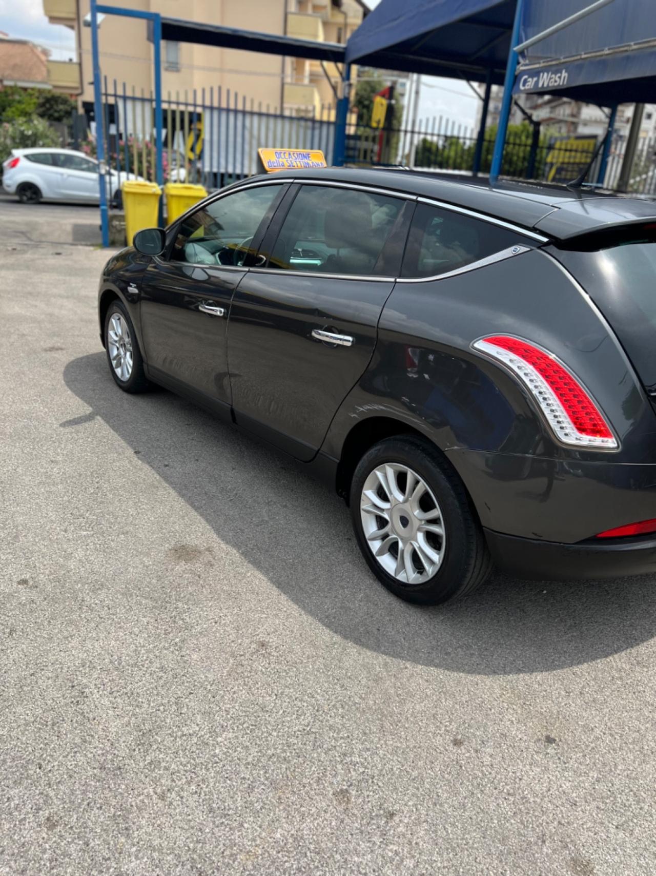 Lancia Delta 1.6 MJT DPF 105 CV Silver