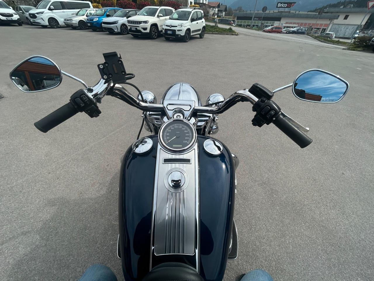 Harley-davidson FLHRC Road King Classic