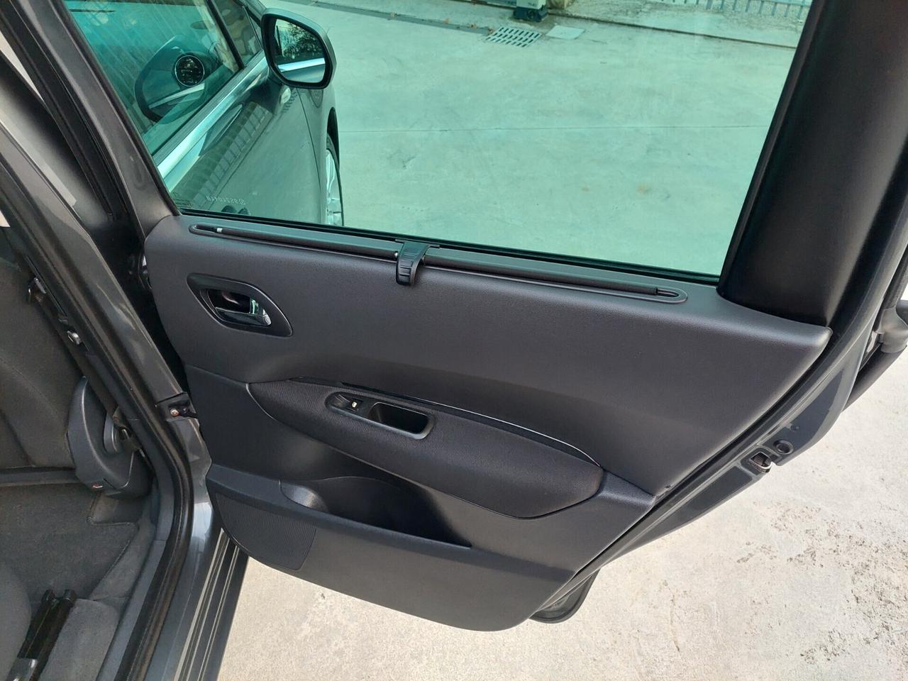 Peugeot 5008 1.6 HDi 110CV 80.000km 7posti