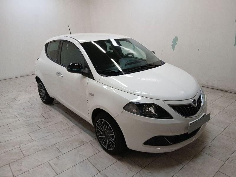 Lancia Ypsilon 1.0 firefly hybrid Gold s&s 70cv