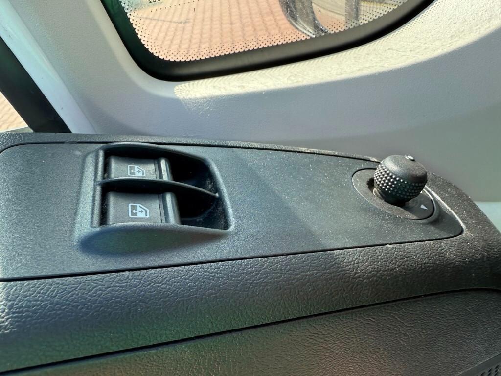 Peugeot Boxer 335 2.2 BlueHDi 140 S&S PM-DC Cabinato