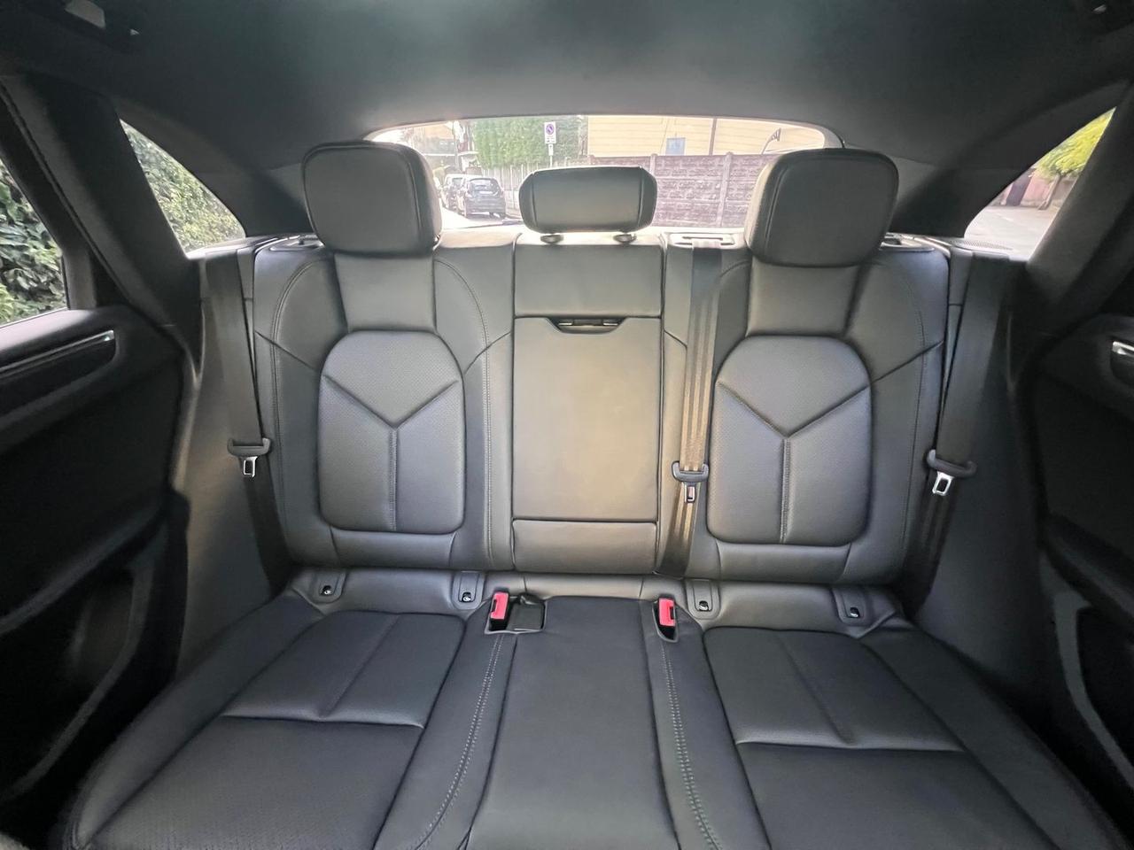 Porsche Macan 2.0 S #8216