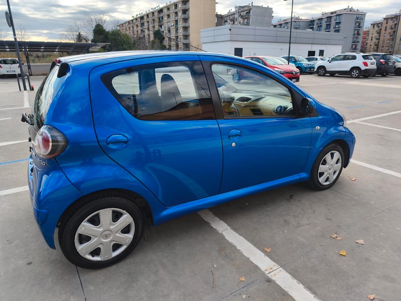 Toyota Aygo 1.0 12V VVT-i 5 porte Sol AUTOMATICA