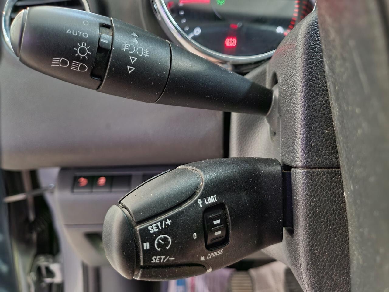 Peugeot 5008 1.6 hdi 115cv Active 2015