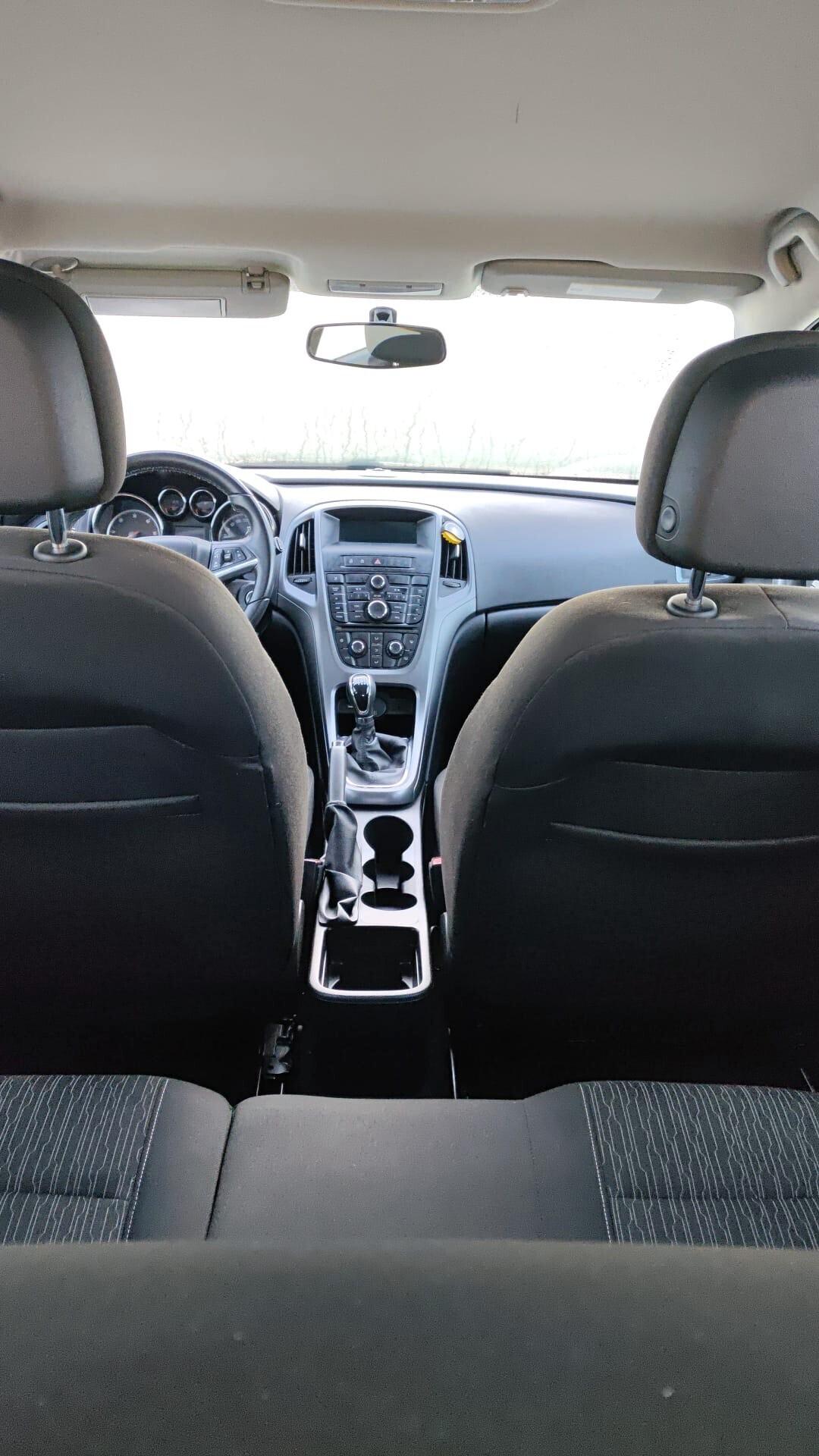 Opel Astra 1.7 CDTI - 2013