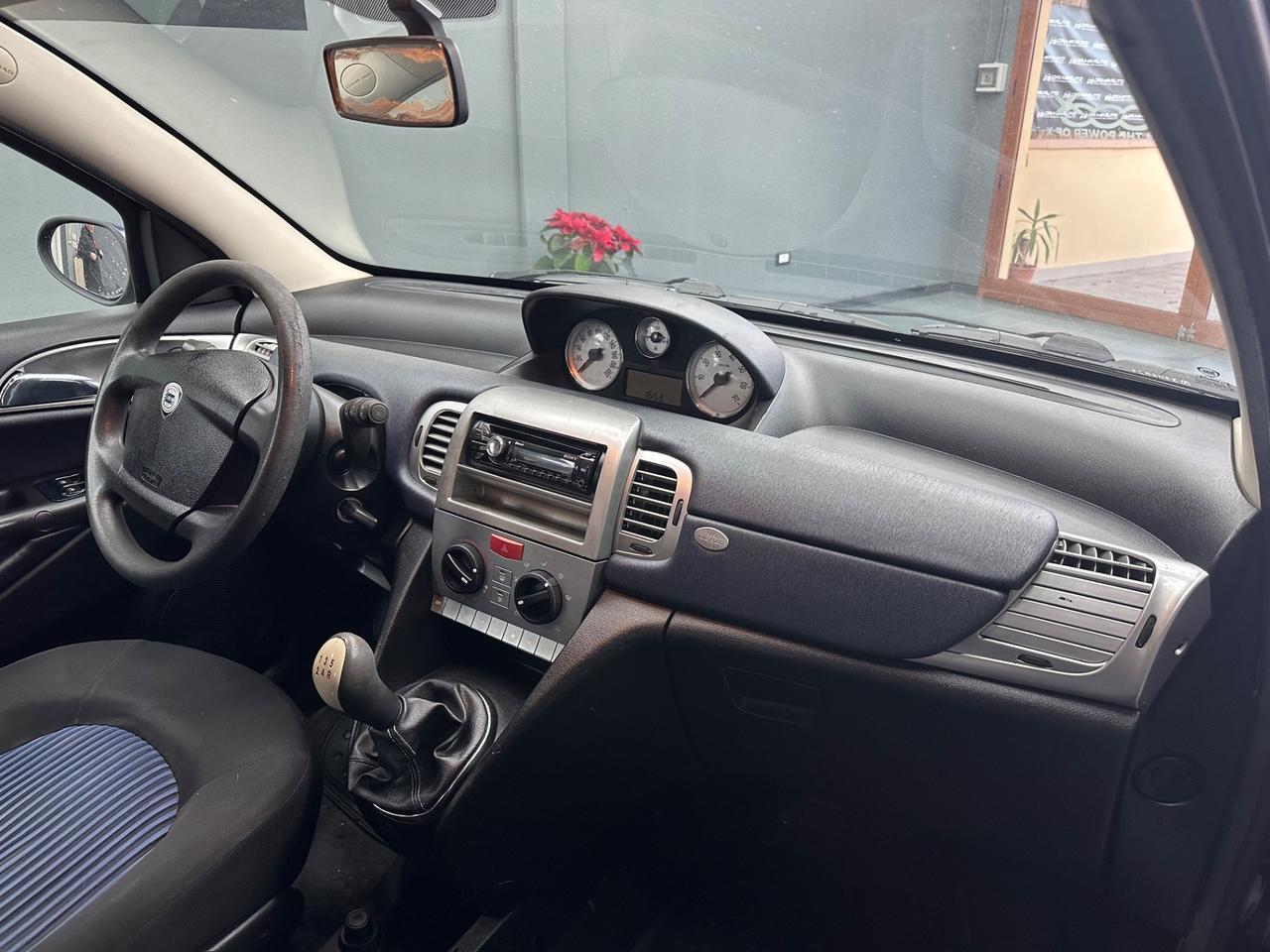 Lancia Ypsilon 1.3 MJT 90 CV Platino