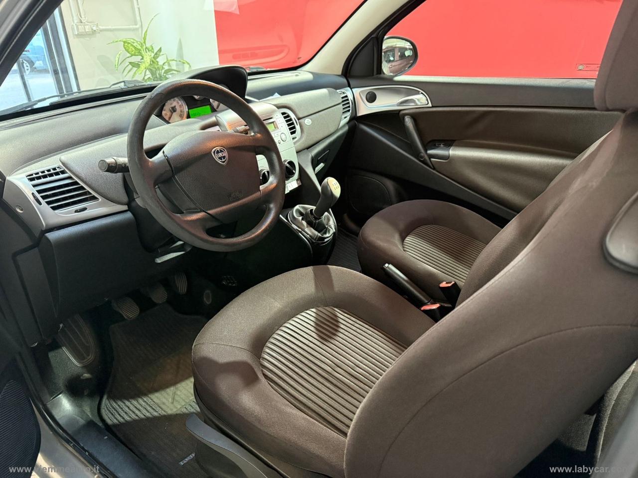 LANCIA Ypsilon 1.3 MJT 75 CV Versus