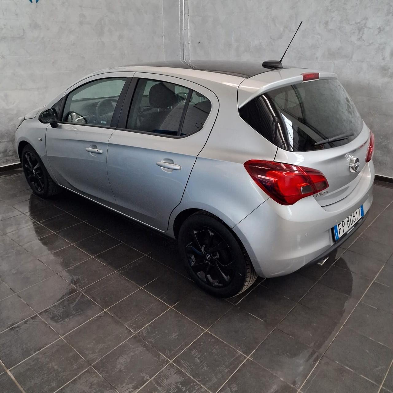 Opel Corsa 1.2 5 porte Black Edition