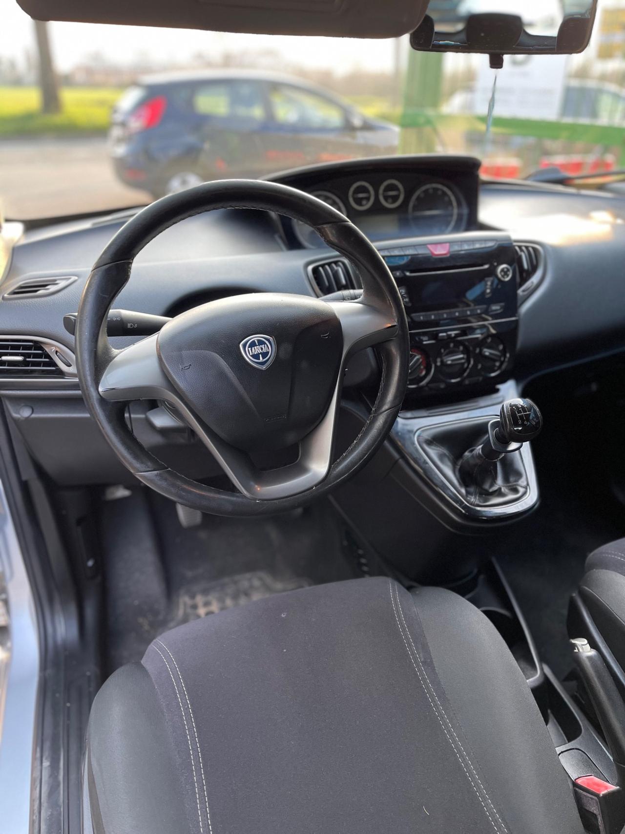 Lancia Ypsilon 1.2 69 CV 5 porte S&S Silver