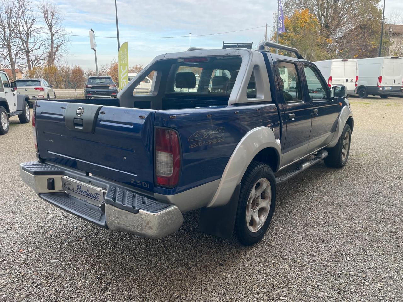 Nissan Navara 2.5 td doppia cabina
