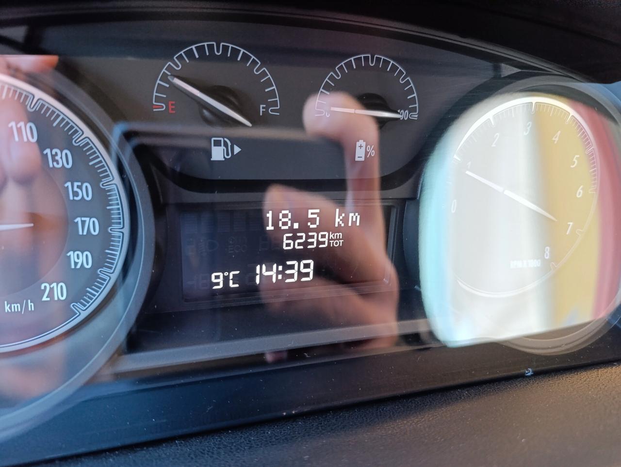 Lancia Ypsilon 1.0 S&S Hybrid Gold --6000 km--