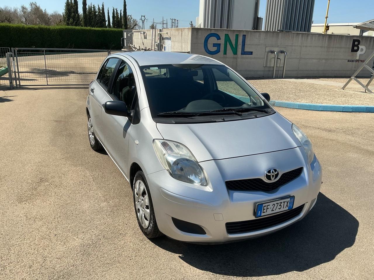 TOYOTA YARIS 1.0 BENZINA 2011