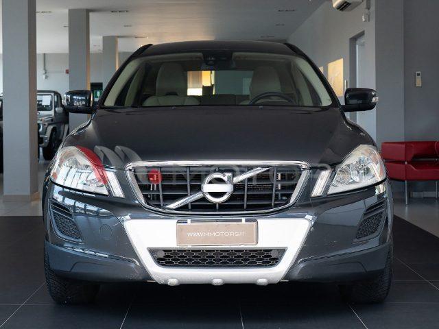 VOLVO XC60 2.4 d3 Momentum AWD 163 CV Geartronic