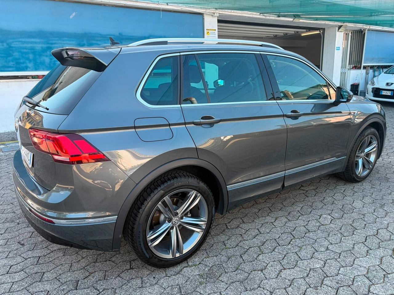 Volkswagen Tiguan 1.4 TSI Sport BlueMotion Technology*EURO6*R-LINE*FULL OPTIONAL